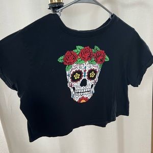 Flower skull cropped tee!